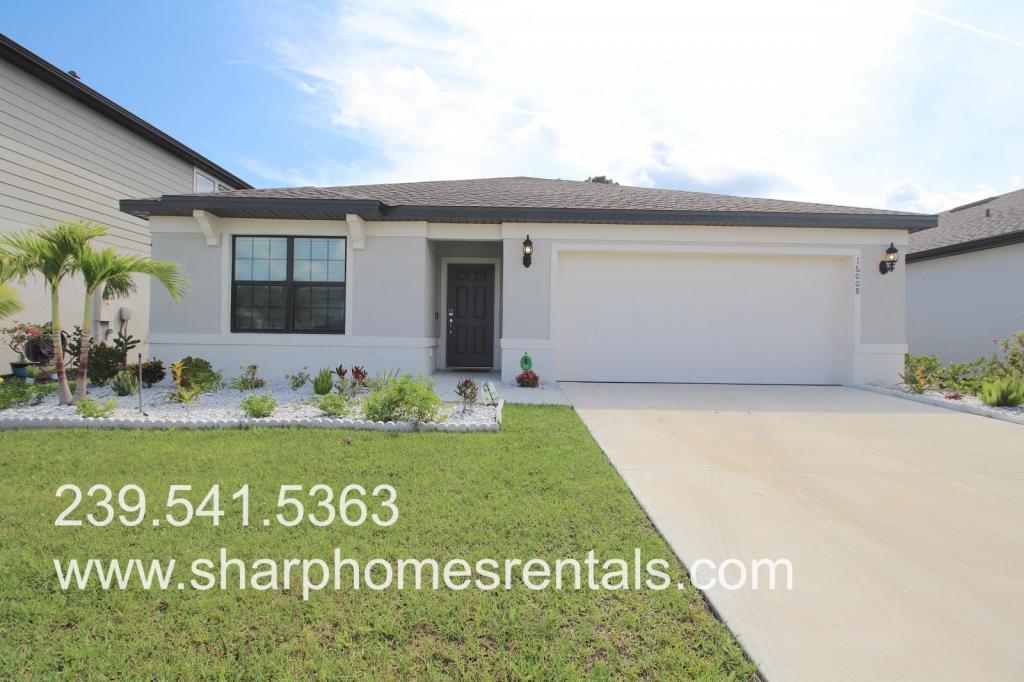 16008 Beachberry Dr in North Fort Myers, FL - Building Photo