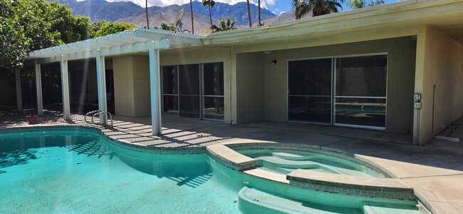 1379 Madrona Dr in Palm Springs, CA - Building Photo - Building Photo