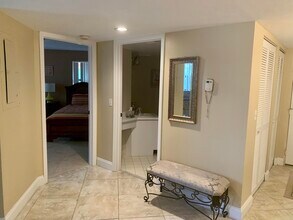600 Uno Lago Dr in North Palm Beach, FL - Building Photo - Building Photo