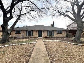 411 High Brook Dr in Richardson, TX - Building Photo