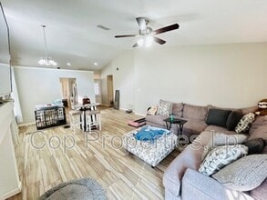 6338 Broadmeadow in San Antonio, TX - Building Photo - Building Photo