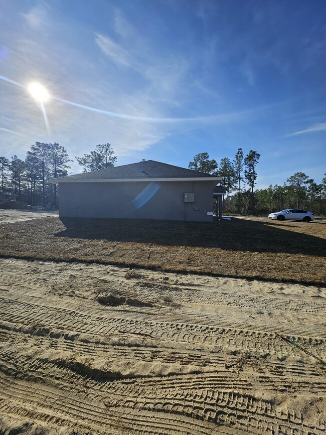 377 Redwing Rd in Dunnellon, FL - Foto de edificio - Building Photo