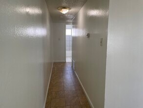 26 Nedra Ct, Unit Nedra court in Sacramento, CA - Building Photo - Building Photo