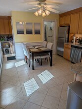 104 Bacon St, Unit 2 in Waltham, MA - Foto de edificio - Building Photo