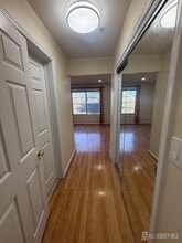 828 Waterford Dr in Edison, NJ - Building Photo - Building Photo