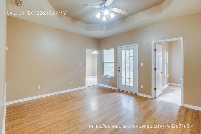 6085 W Bolivar St in Bay St. Louis, MS - Building Photo - Building Photo