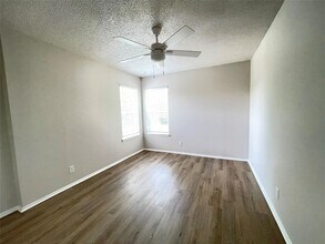 15304 Tacon Ln in Pflugerville, TX - Foto de edificio - Building Photo