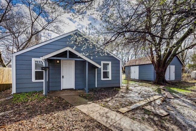 property at 852 N Belmont Pl