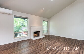67 Kingsgate Rd in Lake Oswego, OR - Foto de edificio - Building Photo
