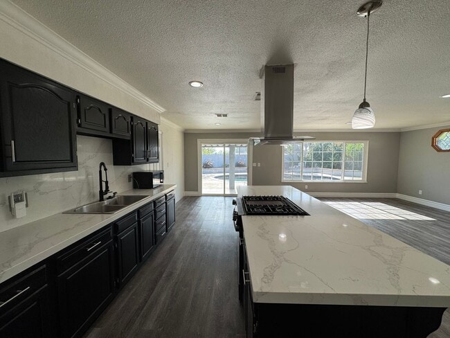 1046 Gentle Dr in Corona, CA - Building Photo - Building Photo