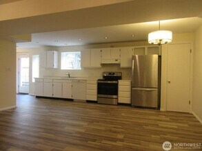 11422 NE 94th St in Kirkland, WA - Building Photo - Building Photo