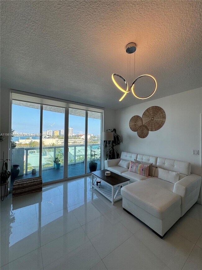 7910 Harbor Island Dr in North Bay Village, FL - Foto de edificio - Building Photo