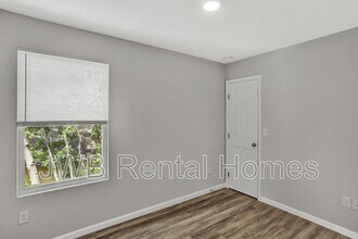 227 E 17th St in Jacksonville, FL - Foto de edificio - Building Photo