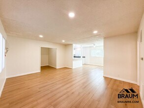 13115 Oxnard St in Los Angeles, CA - Building Photo - Building Photo
