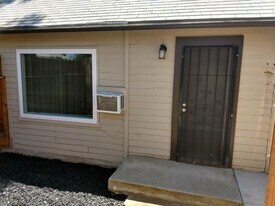 849-851 W Cambridge Ave in Fresno, CA - Building Photo