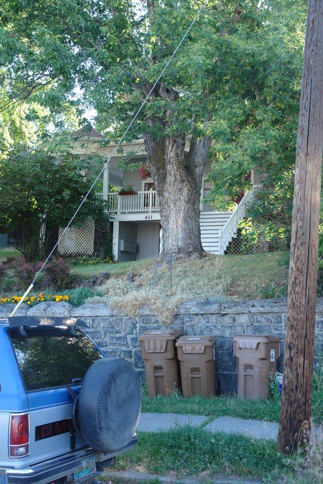 611 S Bernard St in Spokane, WA - Foto de edificio - Building Photo