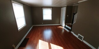 73 Virginia Rd, Unit Right