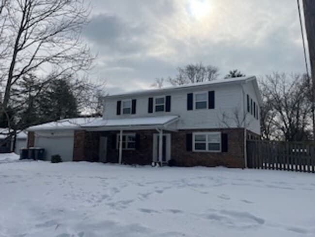 2212 E Queens Way in Bloomington, IN - Building Photo - Building Photo