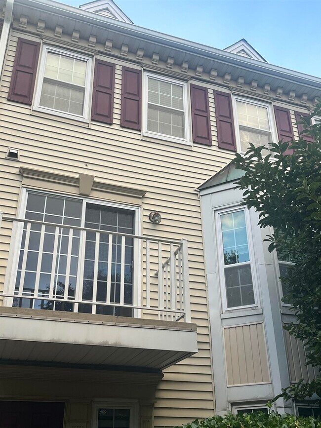 28 Juniper St in Jersey City, NJ - Building Photo - Building Photo