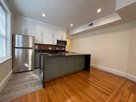 73 Thatcher St, Unit 301 in Brookline, MA - Building Photo