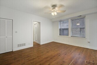 3727 N Pine Grove Ave in Chicago, IL - Building Photo - Building Photo