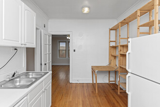 2843 W Berteau Ave, Unit 55-2 in Chicago, IL - Foto de edificio - Building Photo
