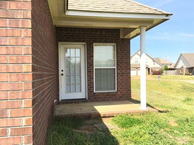 property at 233 Forest Glen Dr