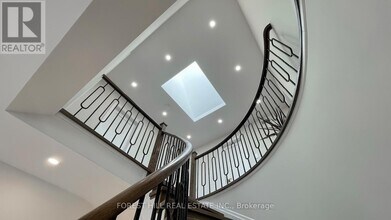 18 Cheval Dr in Toronto, ON - Building Photo - Building Photo
