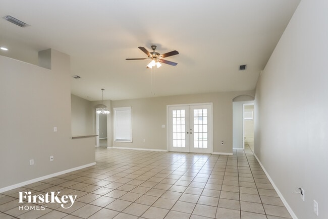 4501 Compass Oaks Dr in Valrico, FL - Building Photo - Building Photo