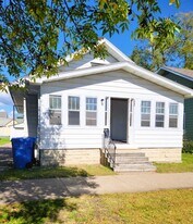 374 W Mark St in Winona, MN - Building Photo