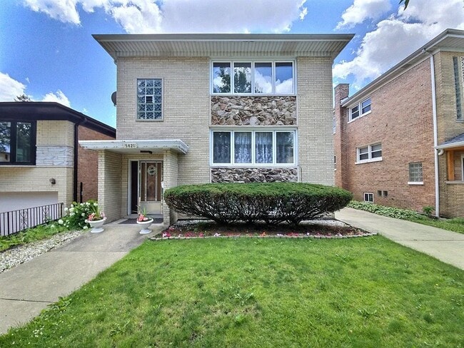 5421 W Windsor Ave, Unit 2nd Floor Unit