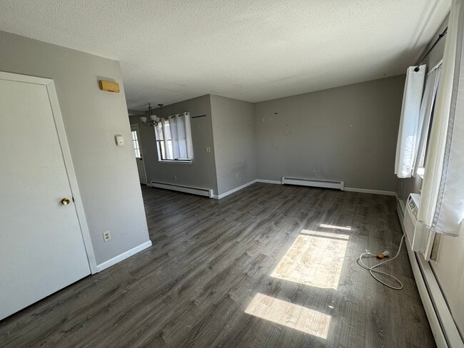 60 Plainfield Ave, Unit 4 in West Haven, CT - Building Photo - Building Photo