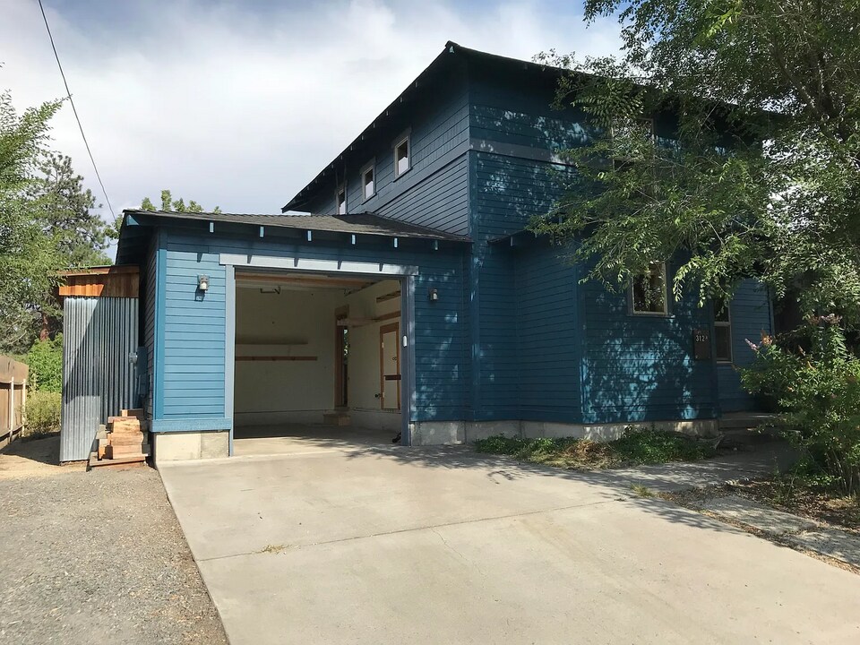 312 NE 4th St in Bend, OR - Building Photo