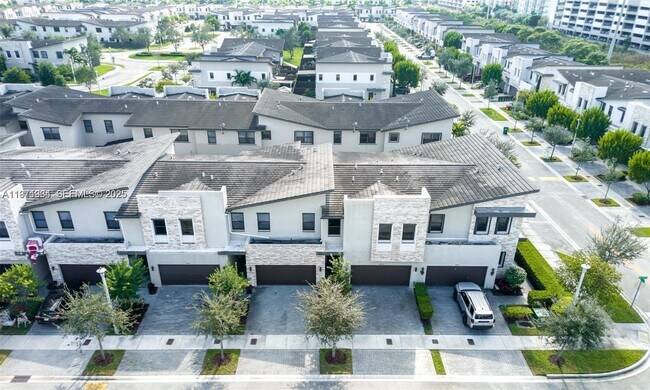 10574 NW 81st Terrace in Doral, FL - Building Photo - Building Photo