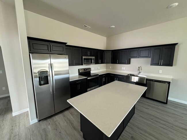 3911 Scorpio Dr SE in Mandan, ND - Building Photo - Building Photo