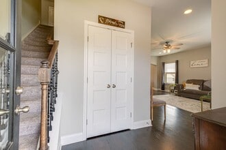 1025 Ellington Dr in Gallatin, TN - Foto de edificio - Building Photo