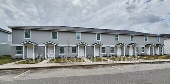 8497 McGirts Village Ln in Jacksonville, FL - Building Photo