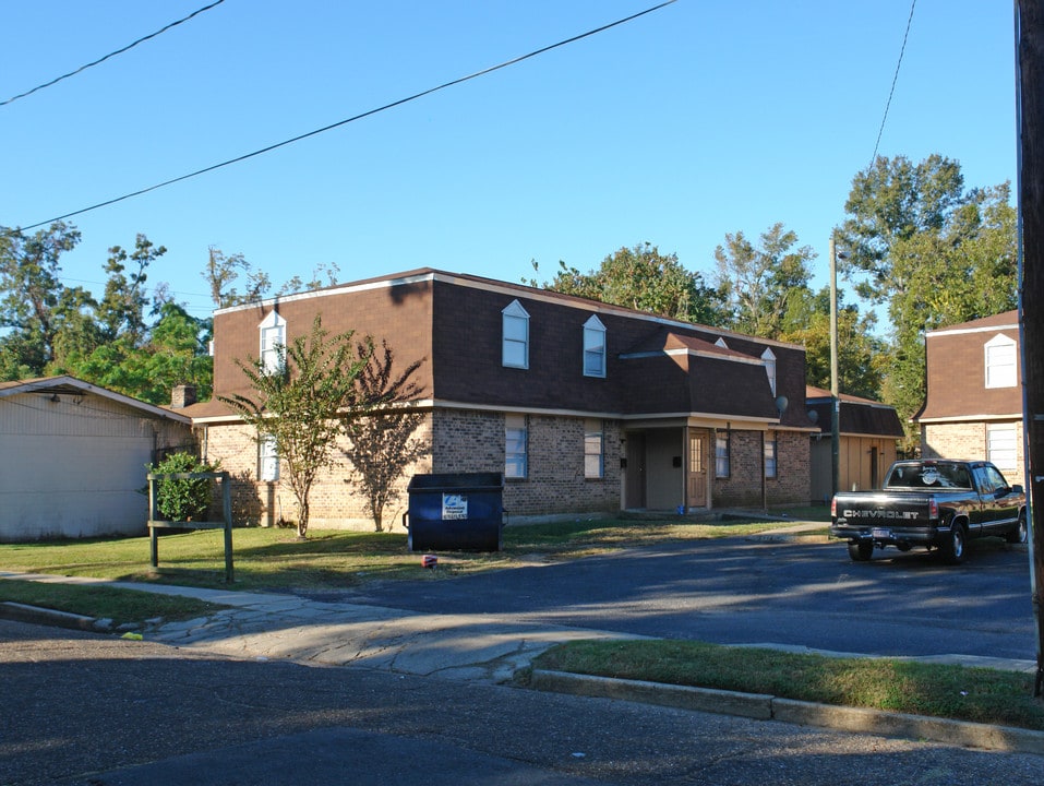 Oakleigh Village Apartments in Mobile, AL - Building Photo