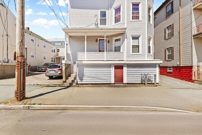 109 Davis St in New Bedford, MA - Building Photo - Building Photo