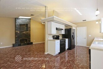 327 80th Ave NE in St. Petersburg, FL - Building Photo - Building Photo