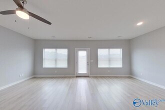 6103 Stonewater Ct in Huntsville, AL - Foto de edificio - Building Photo