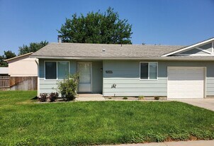 9580 W Hoff Dr in Garden City, ID - Building Photo