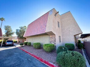 5440 River Glen Dr in Las Vegas, NV - Building Photo - Building Photo
