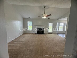323 Rushmore Ct in Raeford, NC - Building Photo - Building Photo