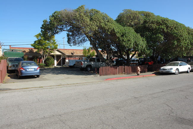 1481 Beacon Ave in San Mateo, CA - Foto de edificio - Building Photo