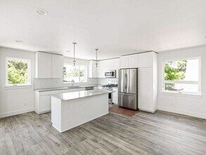 3654 SE 67th Ave in Portland, OR - Building Photo - Building Photo