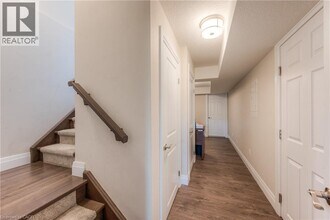 537 Valhalla Cres in Waterloo, ON - Building Photo - Building Photo