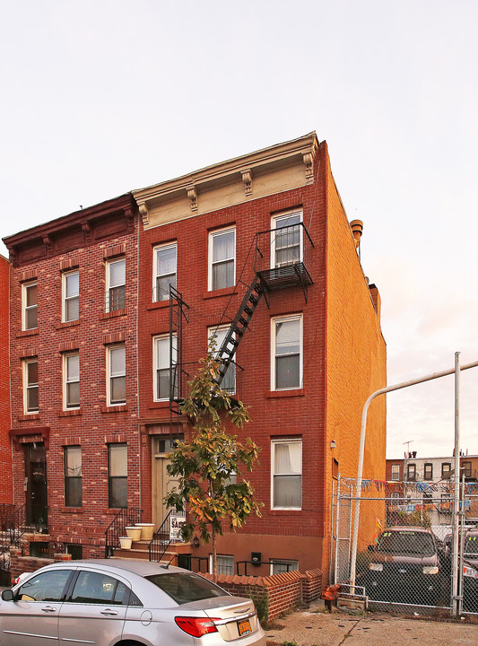 67 Rapelye St in Brooklyn, NY - Building Photo