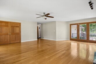 313 West St, Unit Suite #1 in Geneva, IL - Foto de edificio - Building Photo