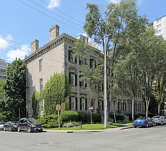 35-43 Duke St in Hamilton, ON - Building Photo - Building Photo